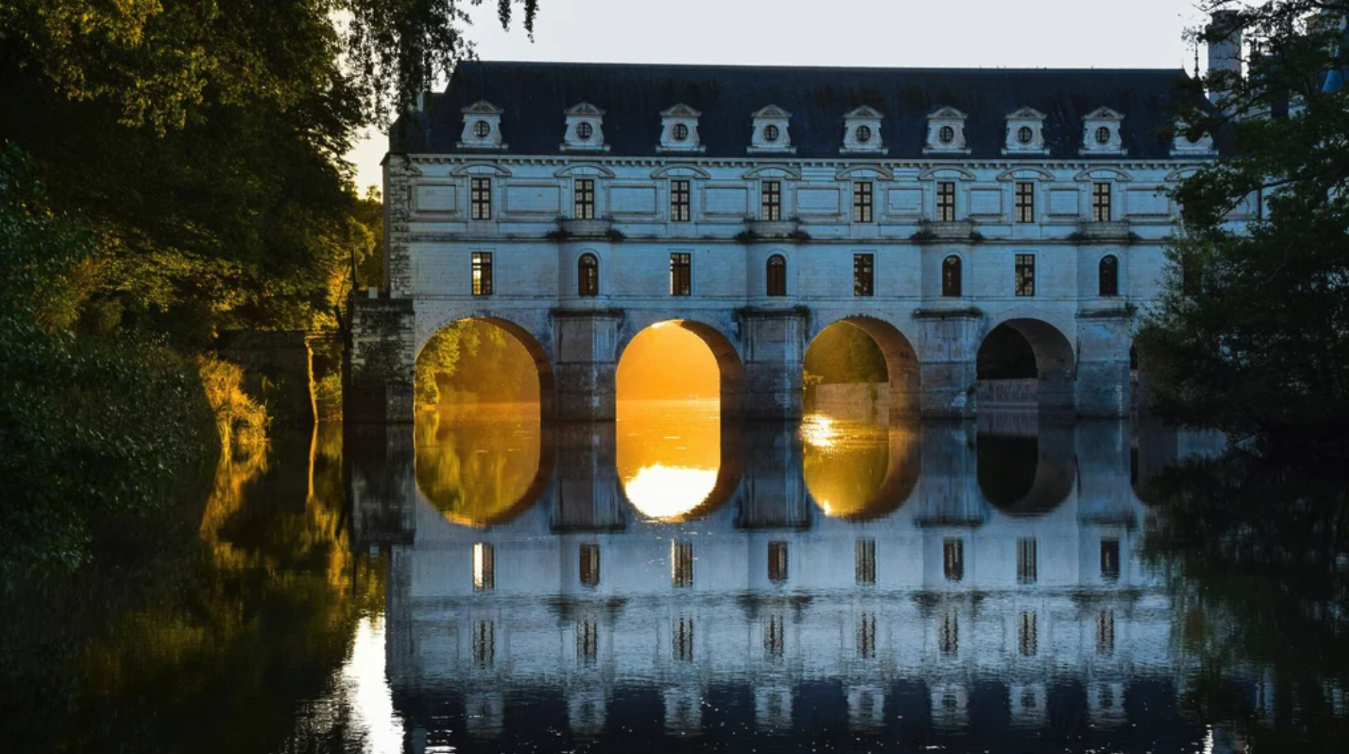 Vue panoramique d'Amboise au coucher du soleil